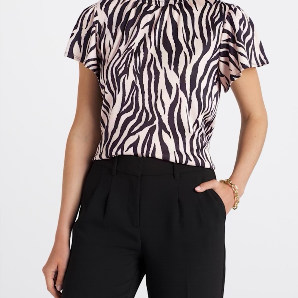 NWT. Beacon Zebra Pattern Ruffle Blouse
Jan Mock Neck Mesh Knit Top. Size XL - Picture 5 of 5